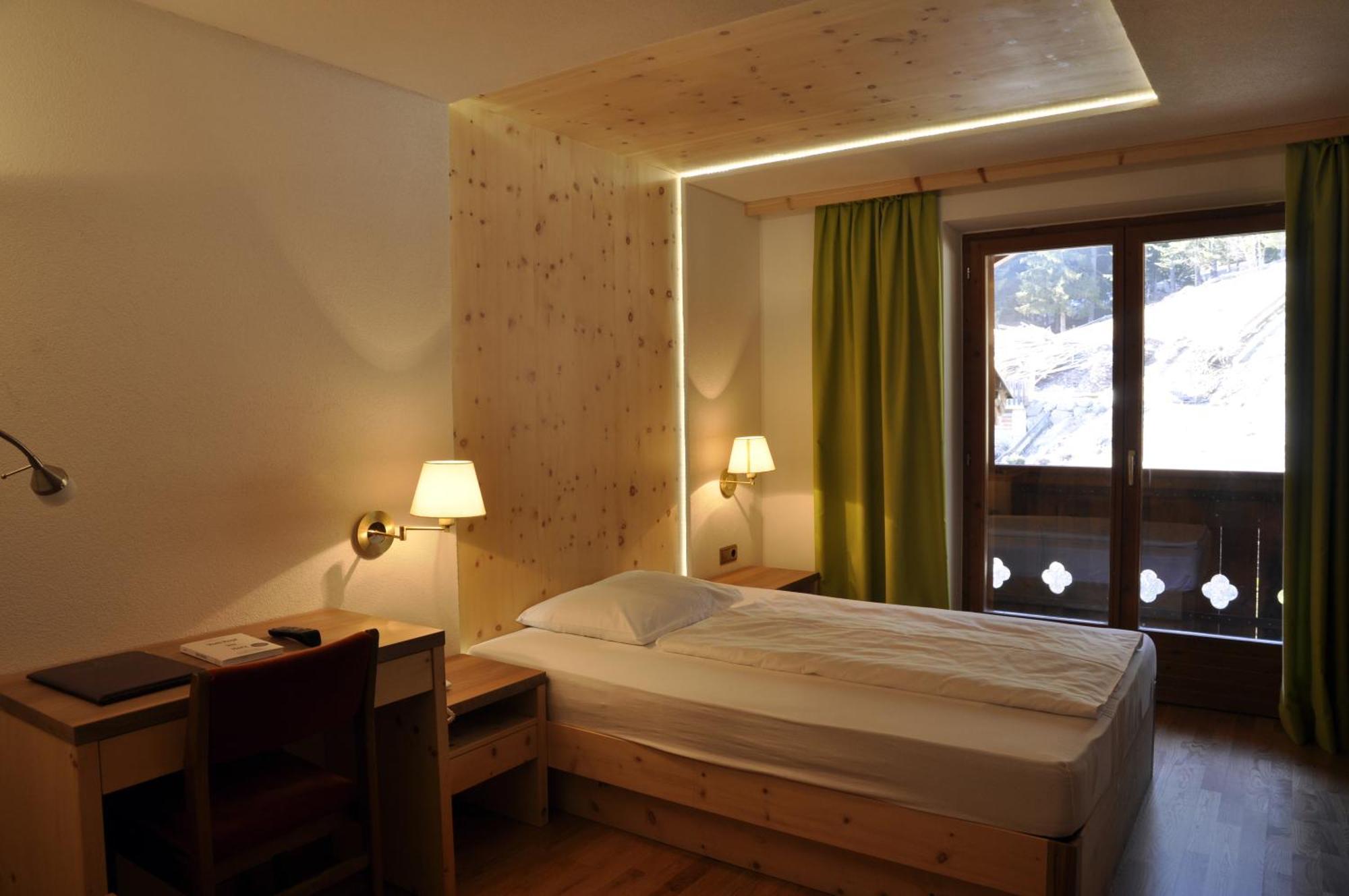 Hotel Pine Тирес Номер фото
