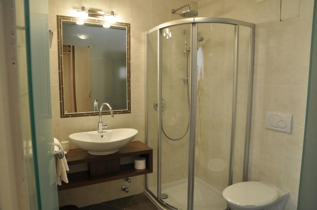 Hotel Pine Тирес Номер фото